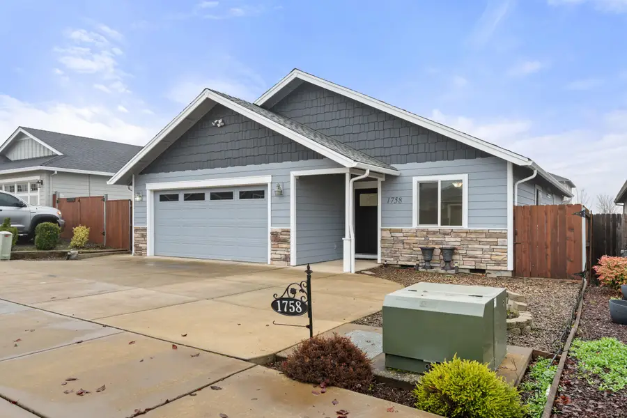 1758 Pearl Eye, Medford, OR 97504 - Image #2