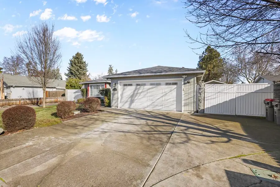 1378 Glengrove, Central Point, OR 97502 - Image #2