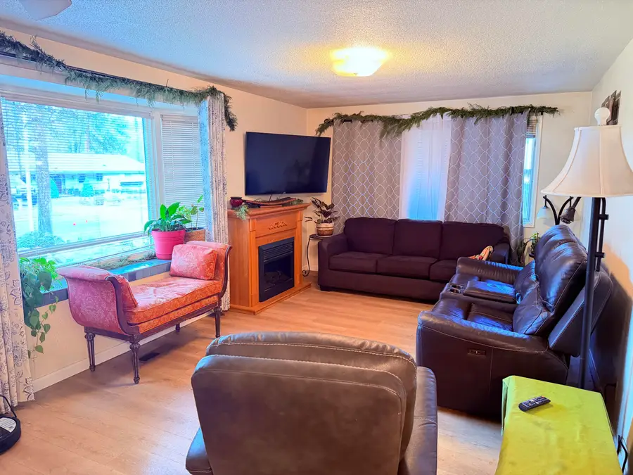 465 S 3rd, Jacksonville, OR 97530 - Image #2