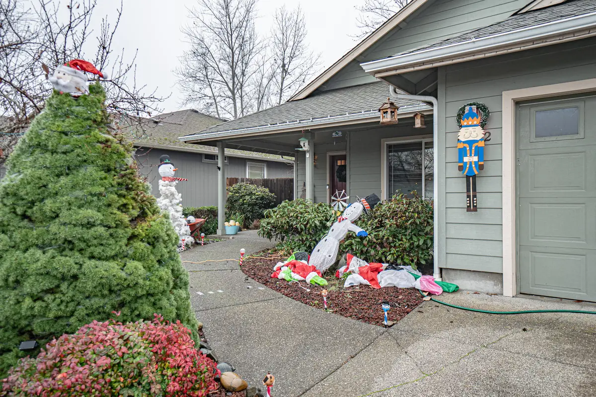 1672 SW Waterstone, Grants Pass, OR 97527 - Image #1