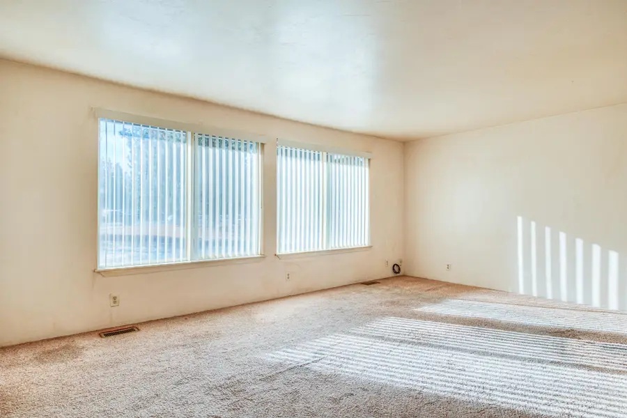 16054 Burgess, La Pine, OR 97739 - Image #3