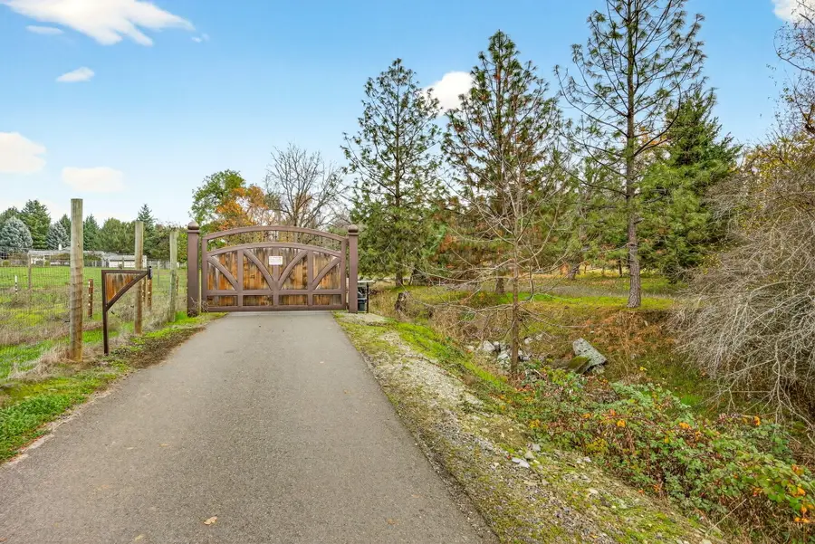 5650 Kane Creek Road, Central Point, OR 97502 - #2