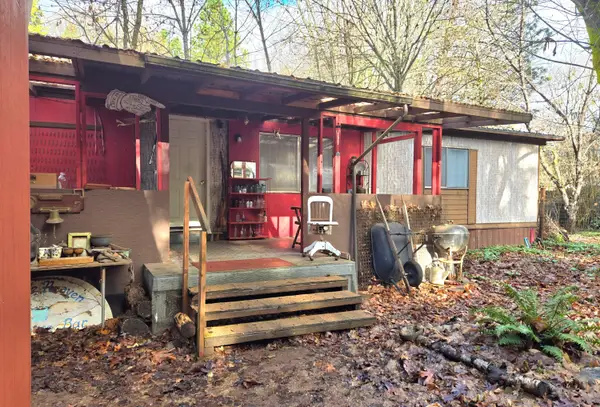 139 S Sawyer, Cave Junction, OR 97523