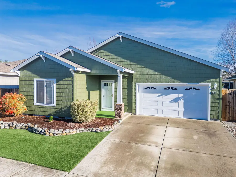 827 Isherwood, Central Point, OR 97502 - Image #2