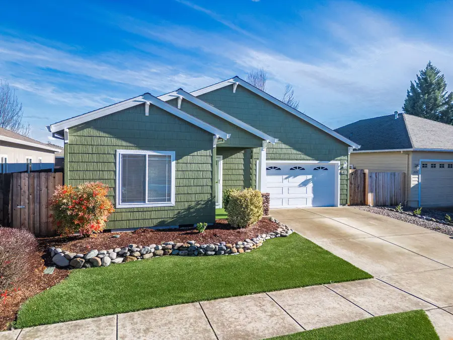 827 Isherwood, Central Point, OR 97502 - Image #3
