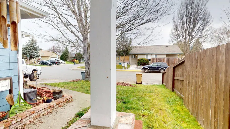 606 SW Larch, Grants Pass, OR 97526 - Image #3