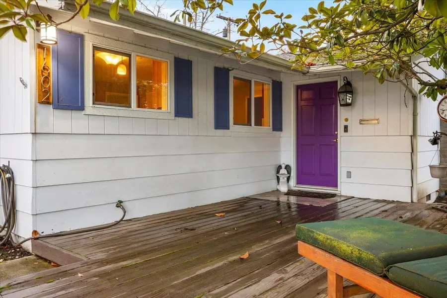 1602 Gayety, Medford, OR 97504 - Image #2