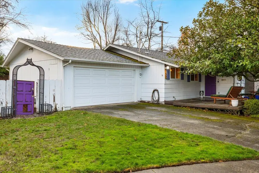 1602 Gayety, Medford, OR 97504 - Image #3