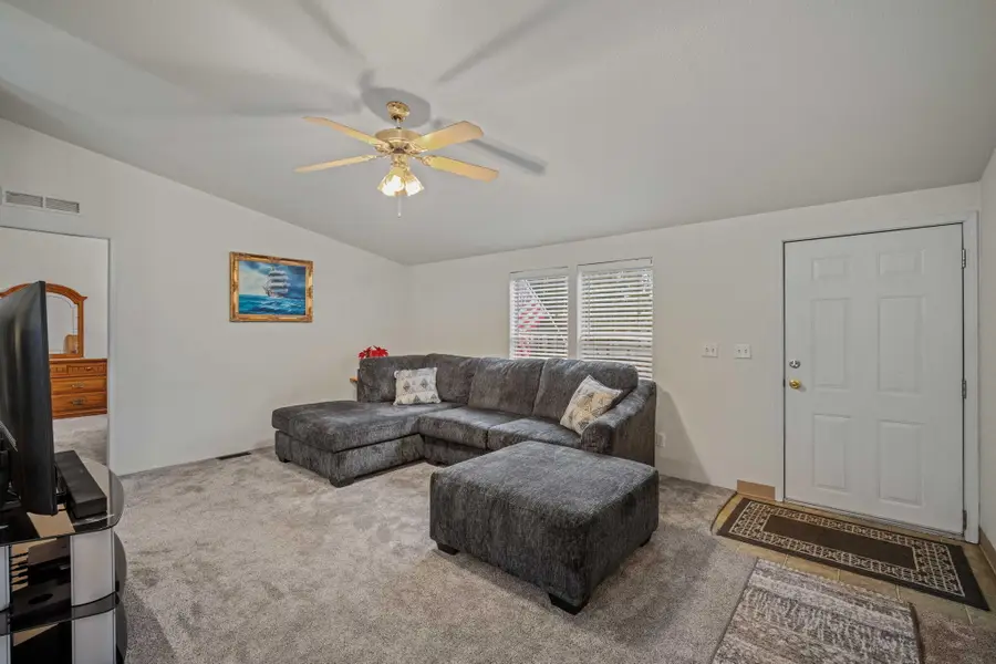 55633 Swan, Bend, OR 97707 - Image #2