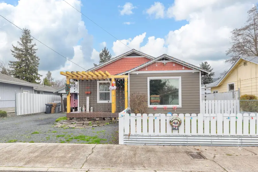 418 SE L, Grants Pass, OR 97526 - Image #3