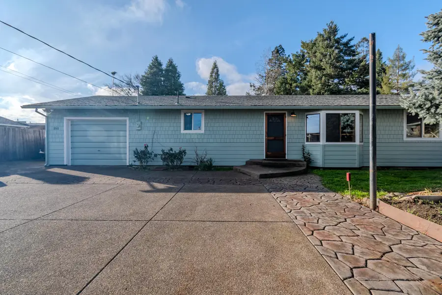 2717 Elliott, Medford, OR 97501 - Image #2