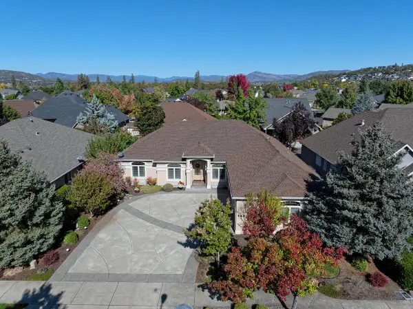 869 St Andrews, Eagle Point, OR 97524