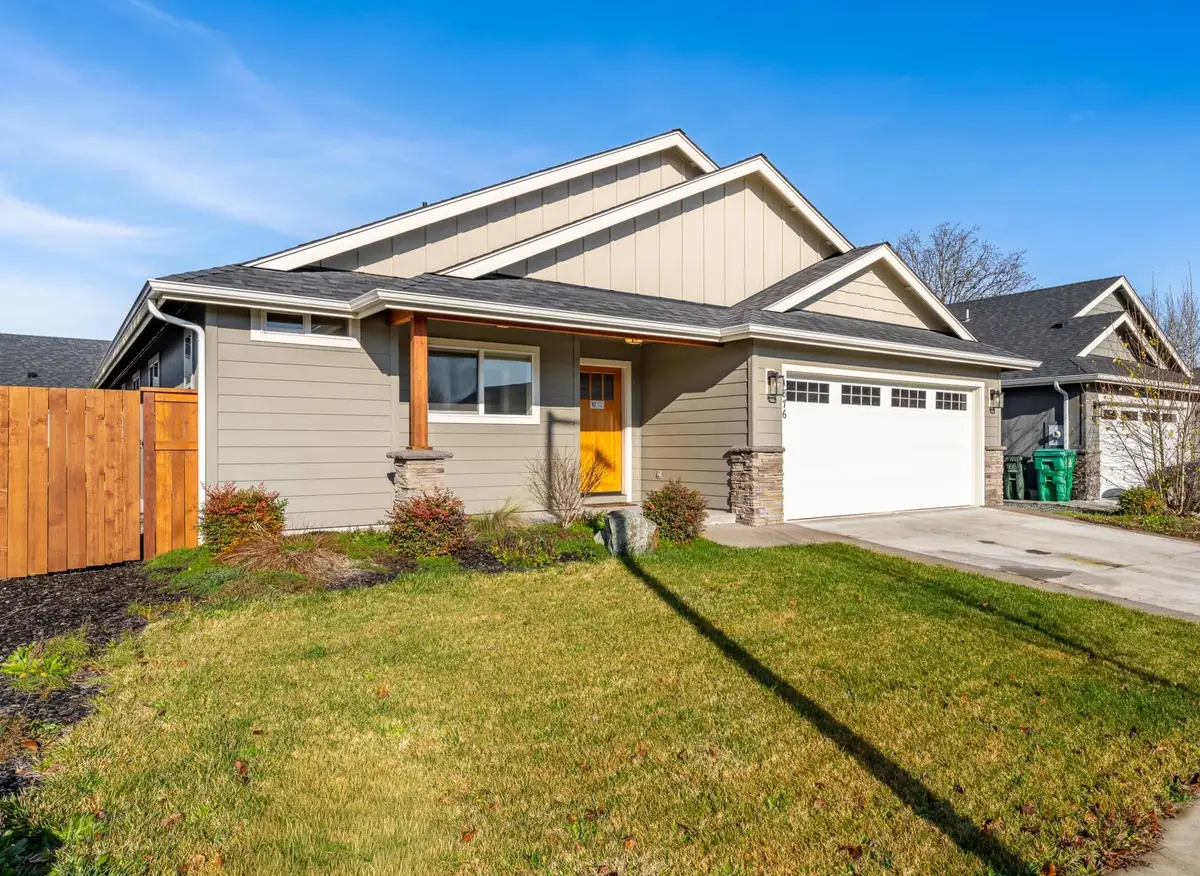 1876 SW Mistybrook Drive, Grants Pass, OR 97527 - #1