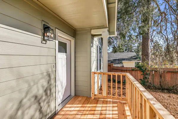 891 N 6th, Gold Hill, OR 97525