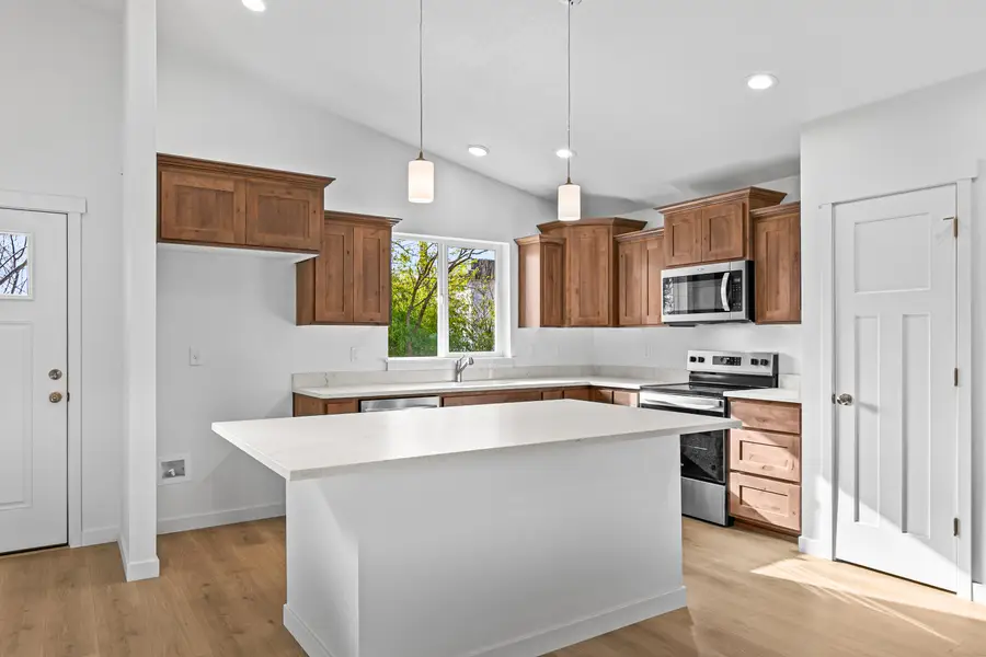 891 N 6th, Gold Hill, OR 97525 - Image #3