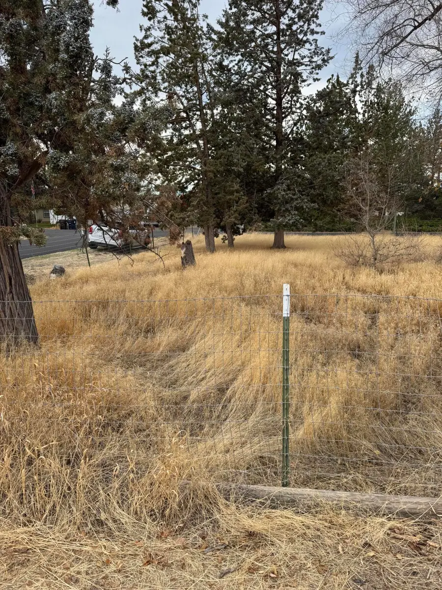 3775 NW Poplar, Redmond, OR 97756 - Image #2