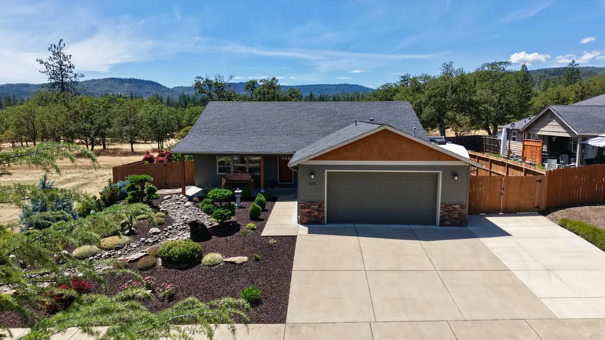 202 White Oak, Shady Cove, OR 97539 - Image #1