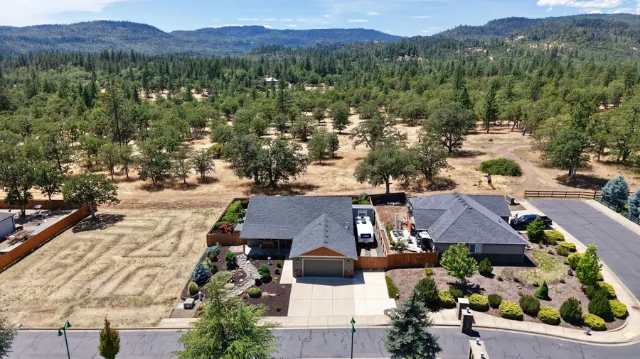 202 White Oak, Shady Cove, OR 97539 - Image #2