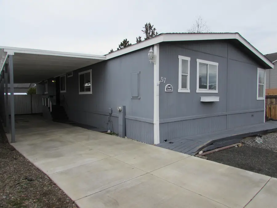 2633 SW Obsidian, Redmond, OR 97756 - Image #2