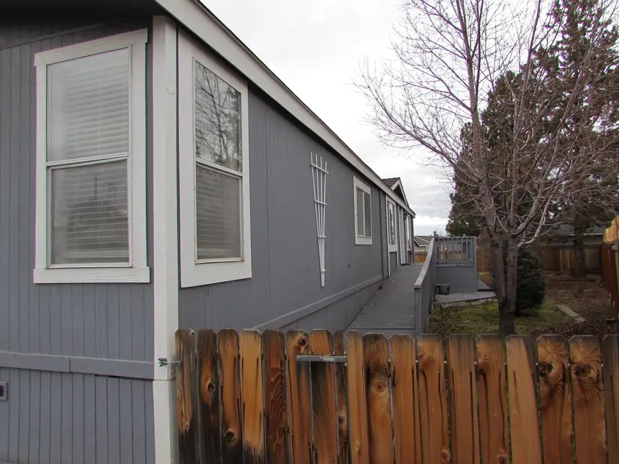 2633 SW Obsidian, Redmond, OR 97756 - Image #3