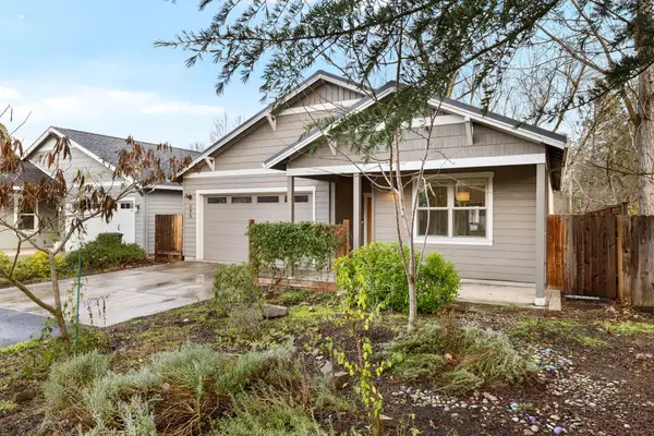 295 S 1st, Talent, OR 97540