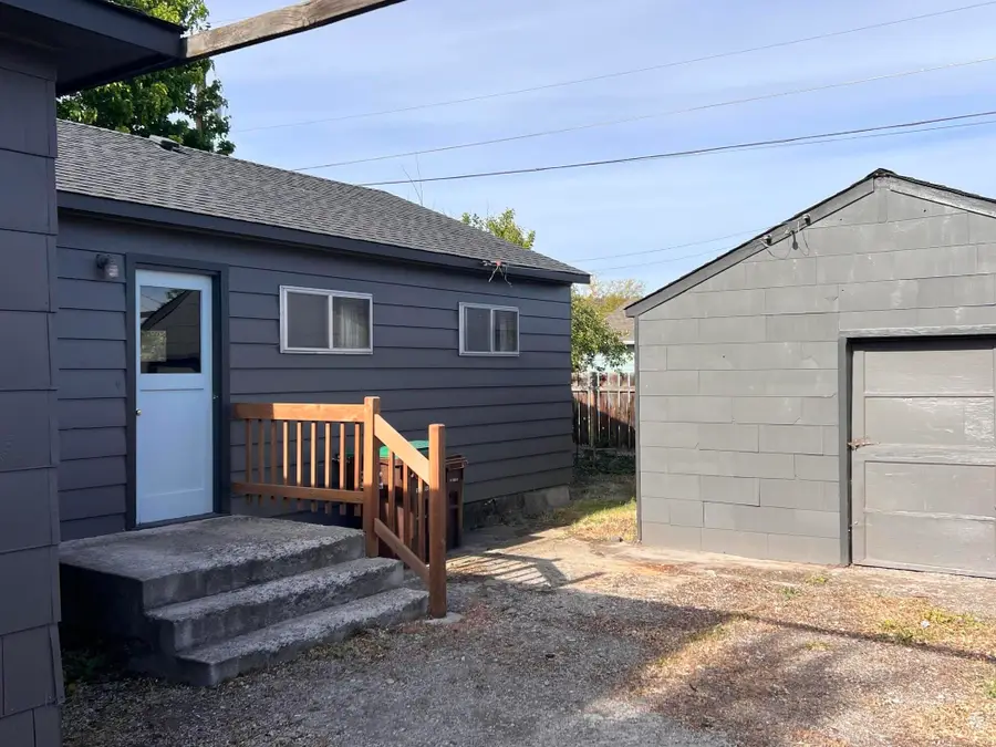 303 SW Deer Street, Prineville, OR 97754 - #3