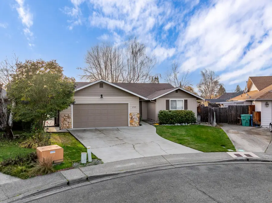 2725 Trout, Grants Pass, OR 97527 - Image #2