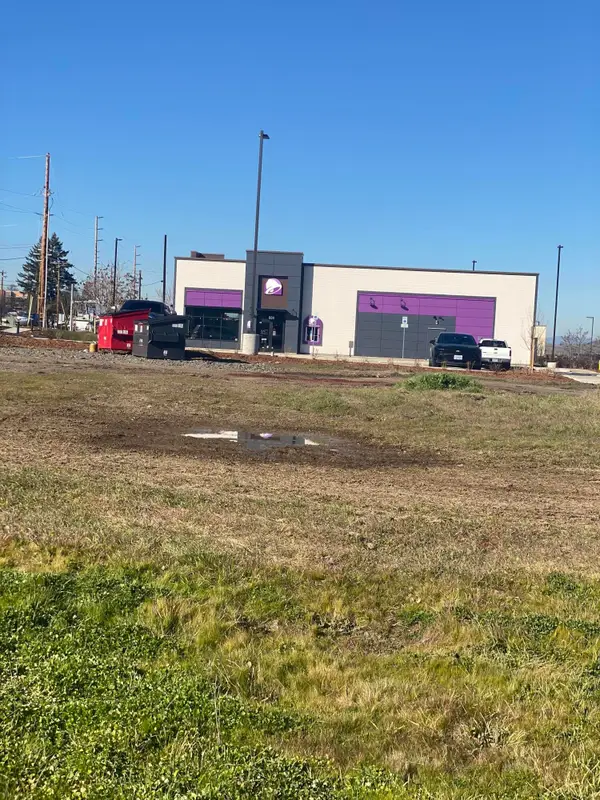 600 N Main Street, Phoenix, OR 97535