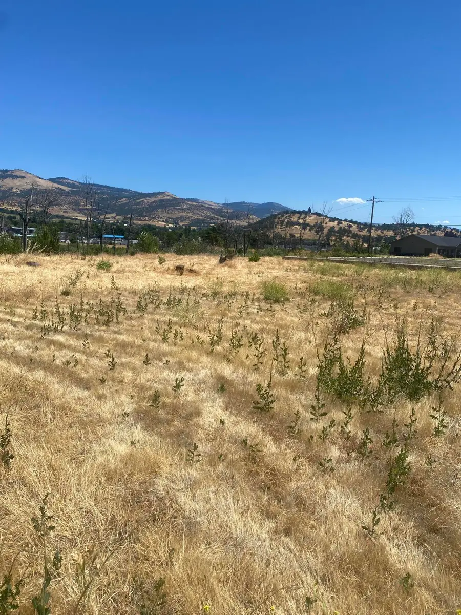 600 N Main Street, Phoenix, OR 97535 - #3