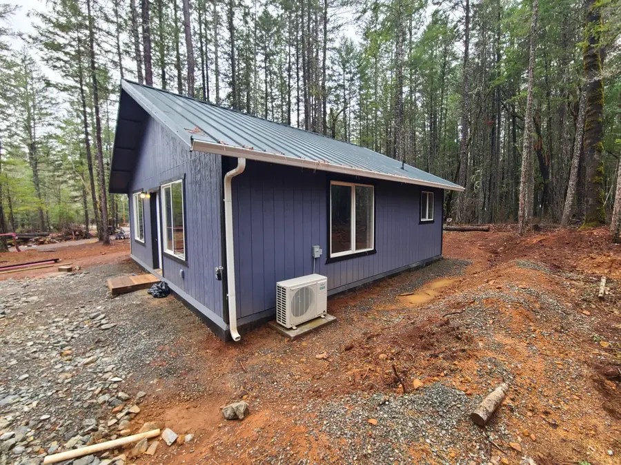 151 Linkhart, Selma, OR 97538 - Image #3