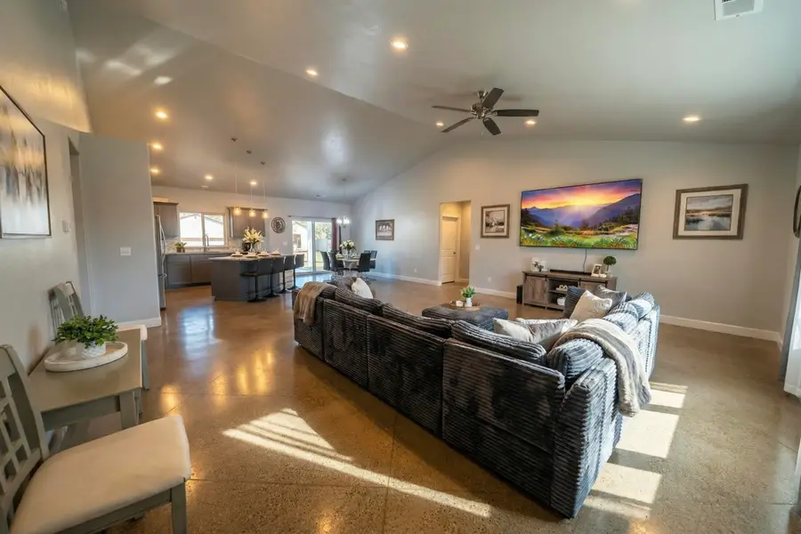 594 W Gregory, Central Point, OR 97502 - Image #3