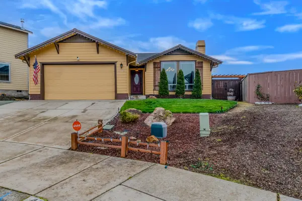 418 Phoenix Hills Dr, Phoenix, OR 97535