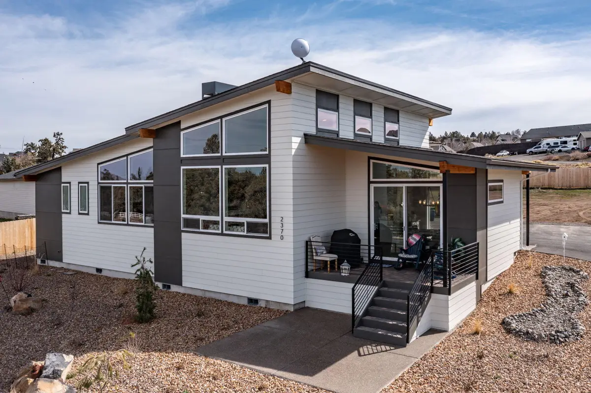 2370 SW Helmholtz, Redmond, OR 97756 - Image #1