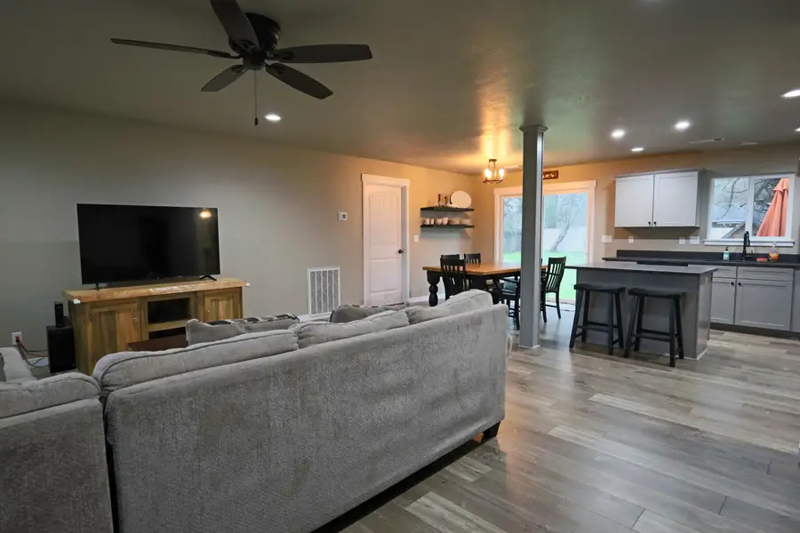 144 SW Susan, Grants Pass, OR 97526 - Image #2