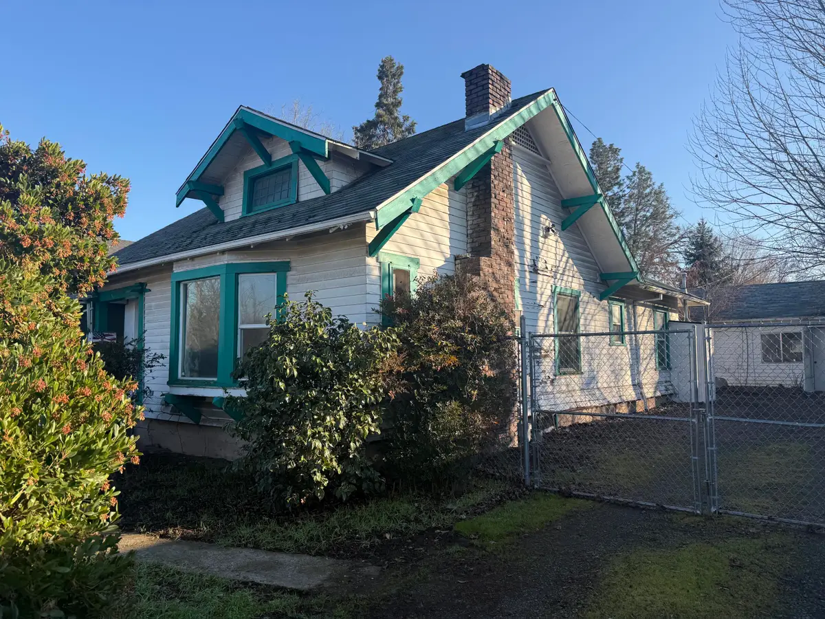 1031 W 10th, Medford, OR 97501 - Image #1