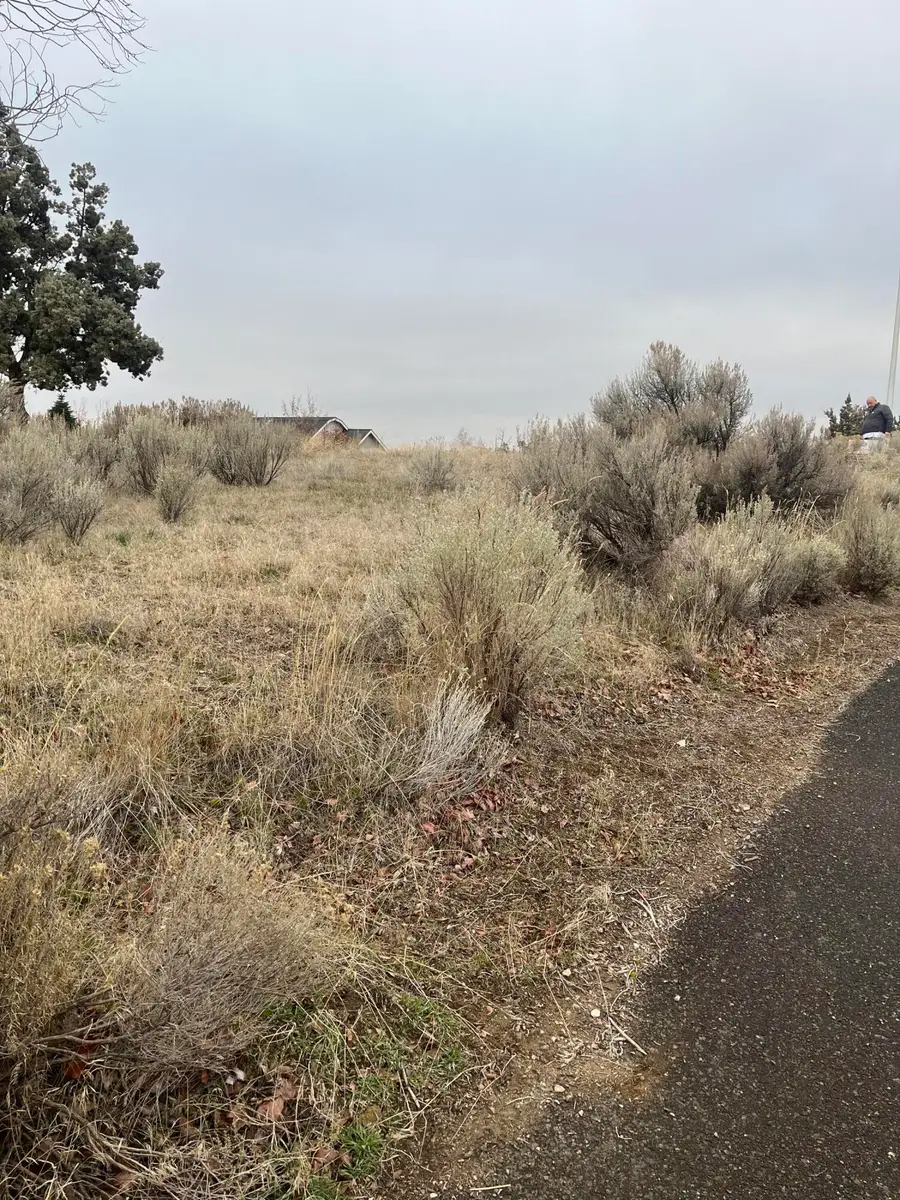 SE Tl1400 Kemper Way, Madras, OR 97741 - #2