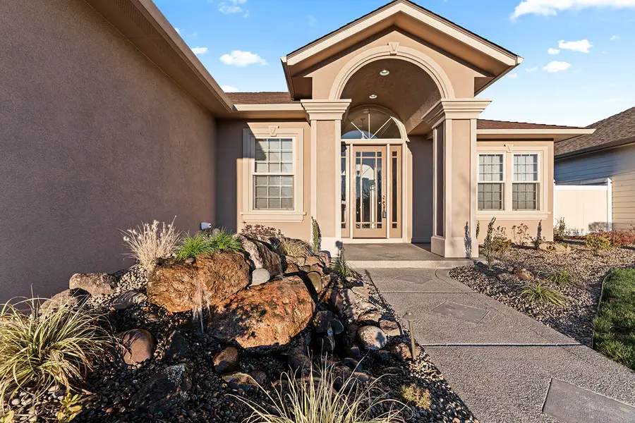 839 St Andrews, Eagle Point, OR 97524 - Image #2