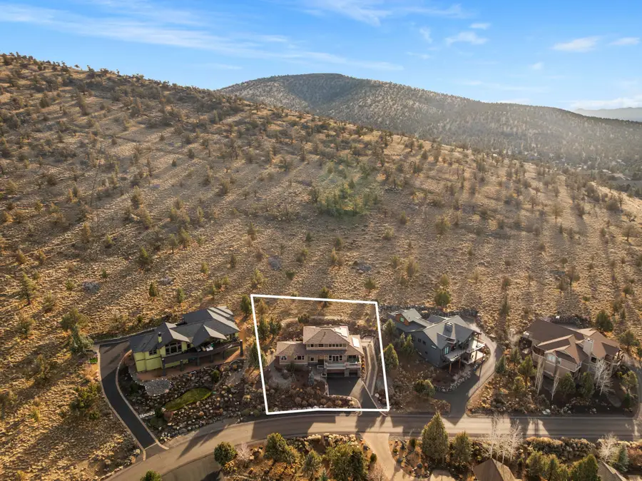 864 Highland View, Redmond, OR 97756 - Image #2