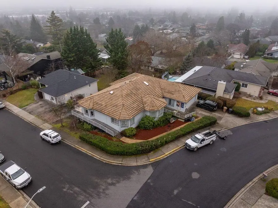 1415 NE Heritage, Grants Pass, OR 97526 - Image #2