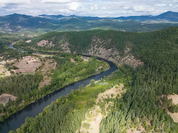 615 W Hawksdale, Grants Pass, OR 97526