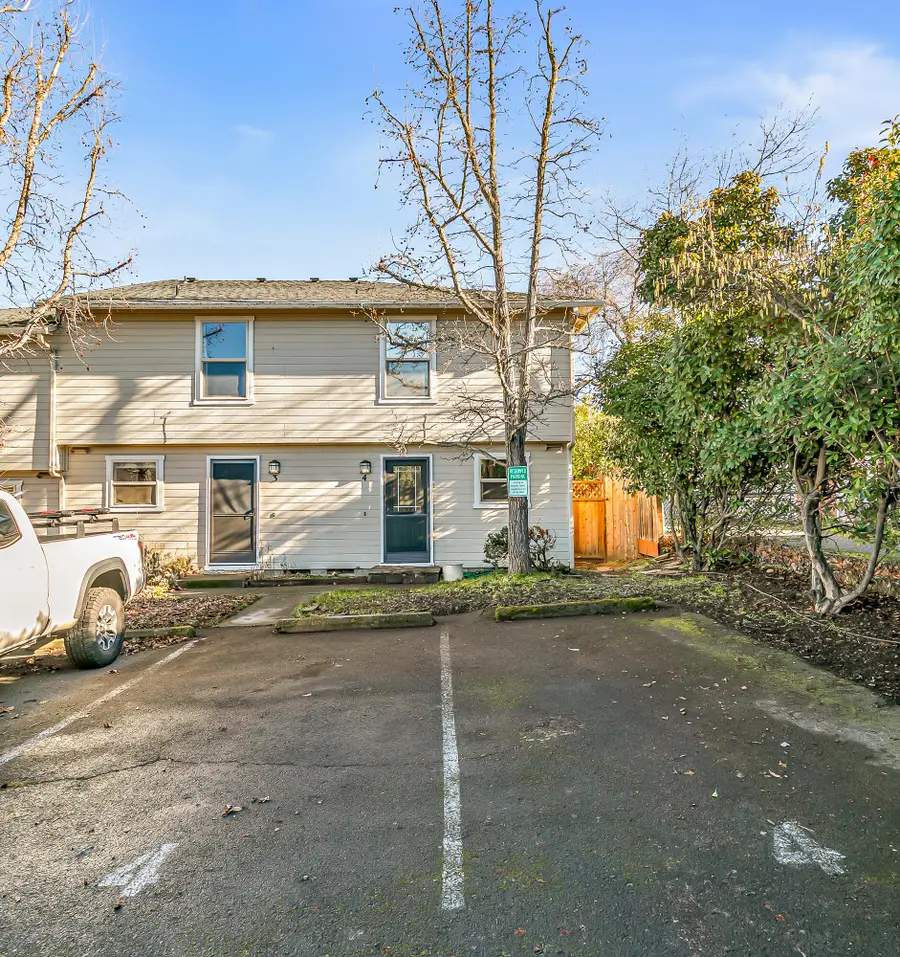 132 S Mountain, Ashland, OR 97520 - Image #2