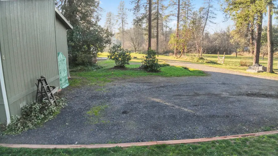 594 Detrick, Grants Pass, OR 97527 - Image #2