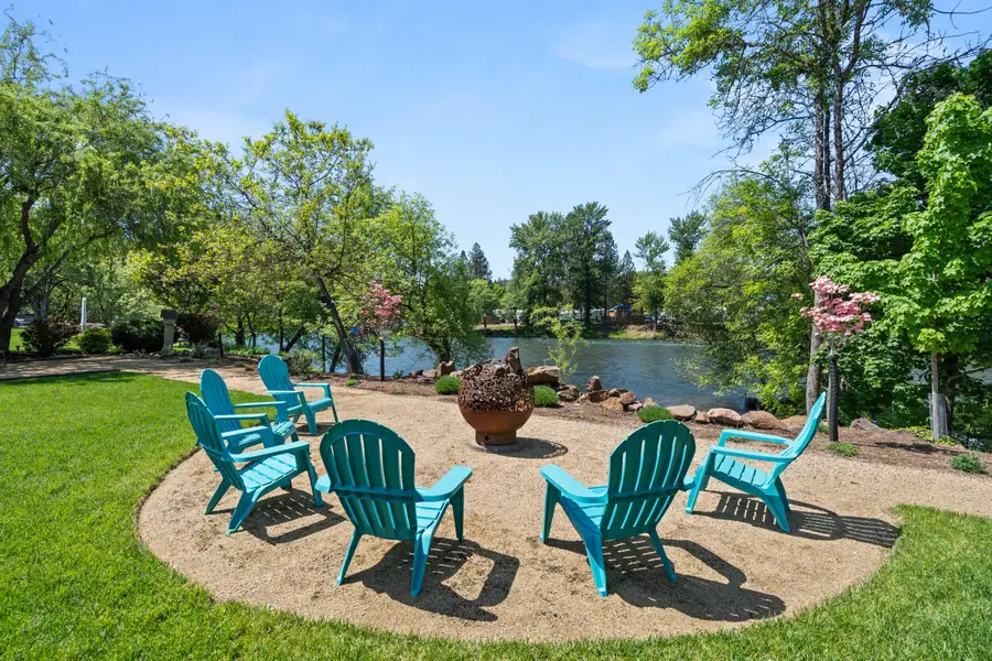 1060 Anglers, Shady Cove, OR 97539 - Image #2