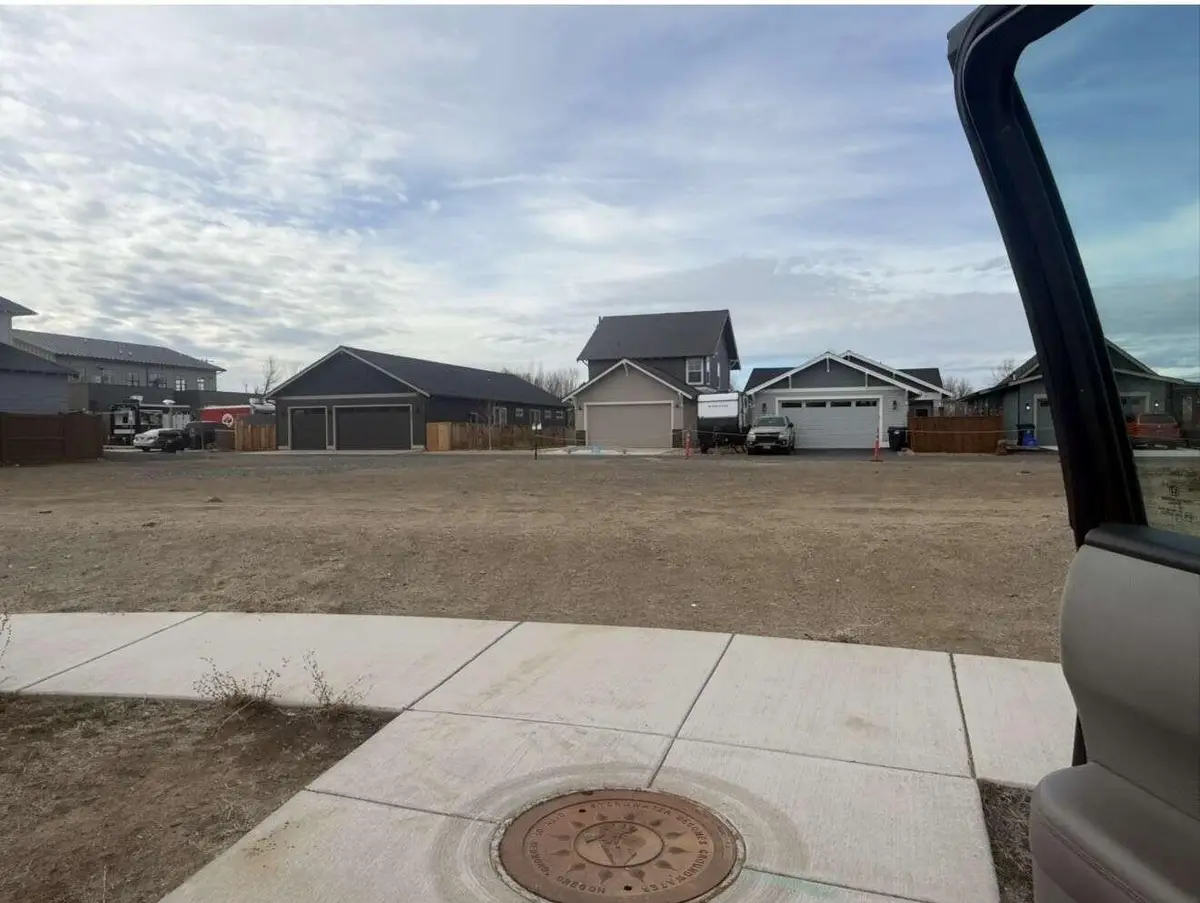 863 NW 18th, Redmond, OR 97756 - Image #1