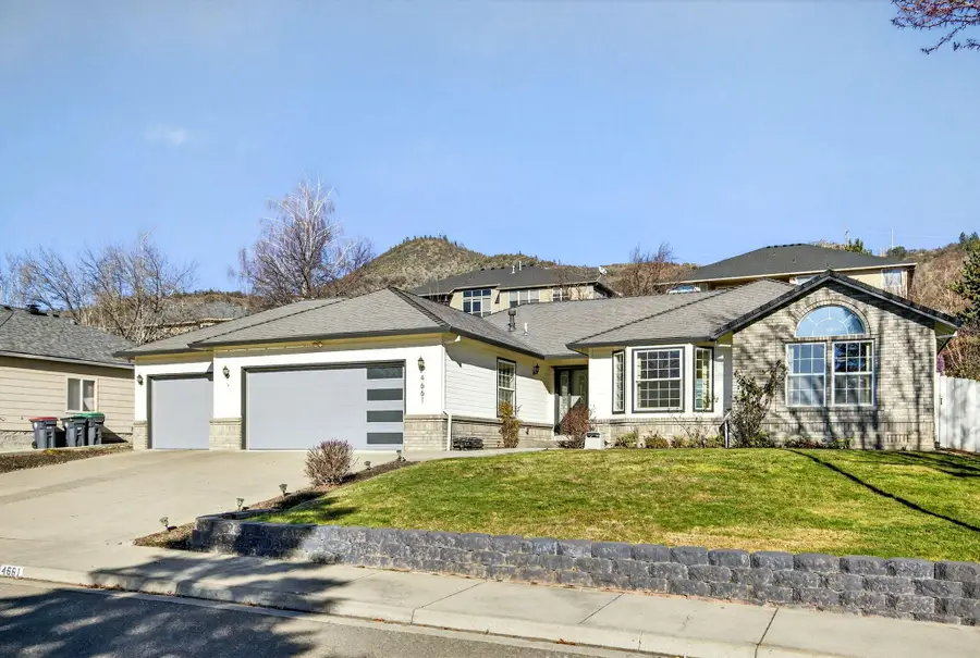 4661 Torrey Pines, Medford, OR 97504 - Image #2