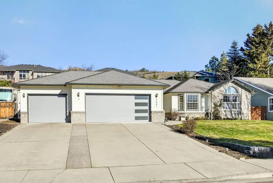4661 Torrey Pines, Medford, OR 97504 - Image #3