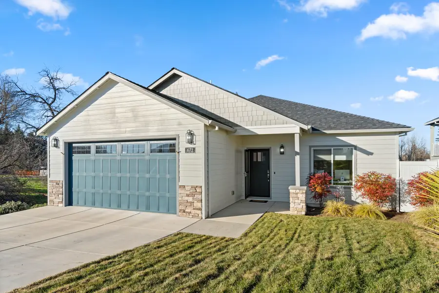 672 Nobility, Medford, OR 97501 - Image #2