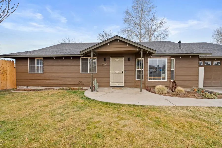 3169 SW Reindeer Court, Redmond, OR 97756 - Image #2