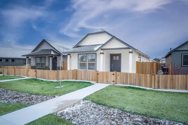 3256 NW 10th Street, Redmond, OR 97756