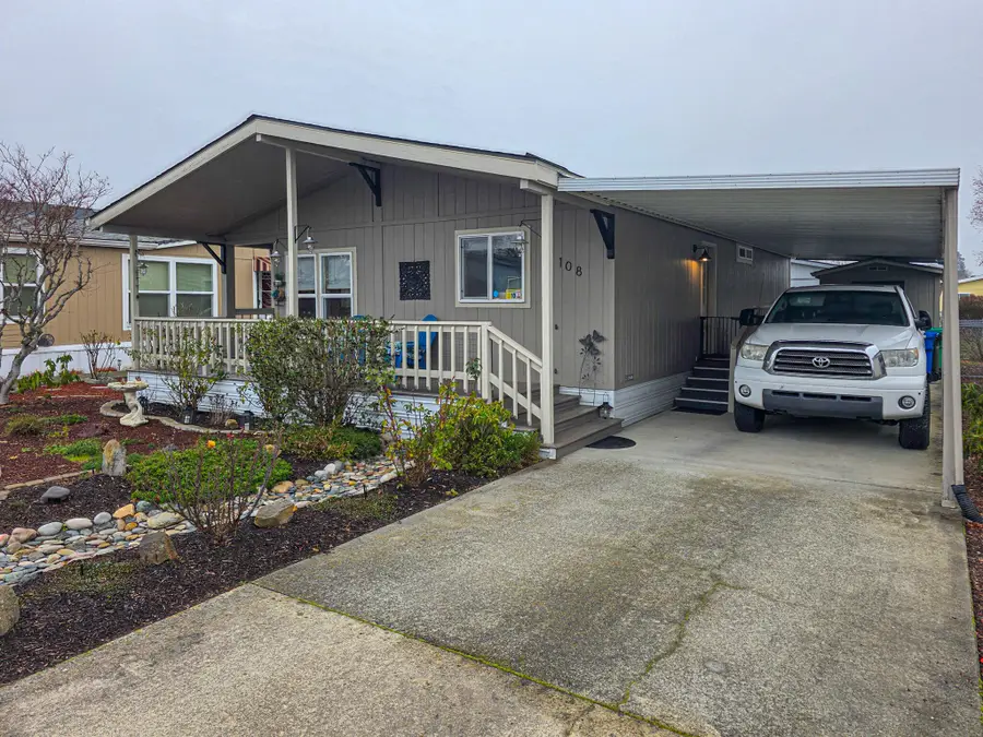 108 Whispering Willow Drive, Grants Pass, OR 97527 - Image #2